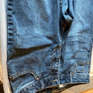 Avg length. Rough hewn brand sz 10 distressed. Med blue 28 inch inseam.